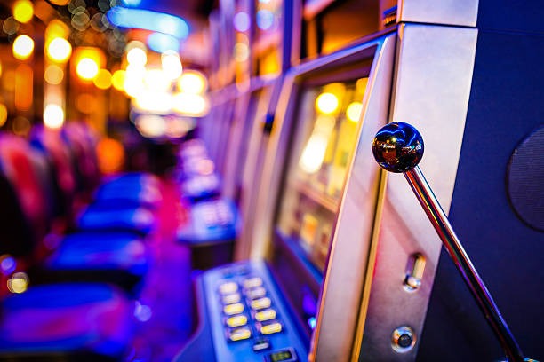 mahasepin mobile app home screen showing slot tournaments and live-dealer options